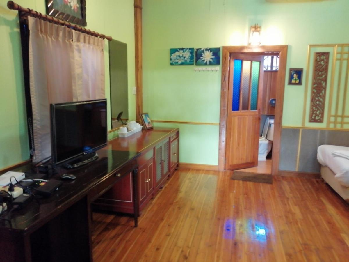 Nang Phraya Resort Phayuha Khirim Exteriör bild