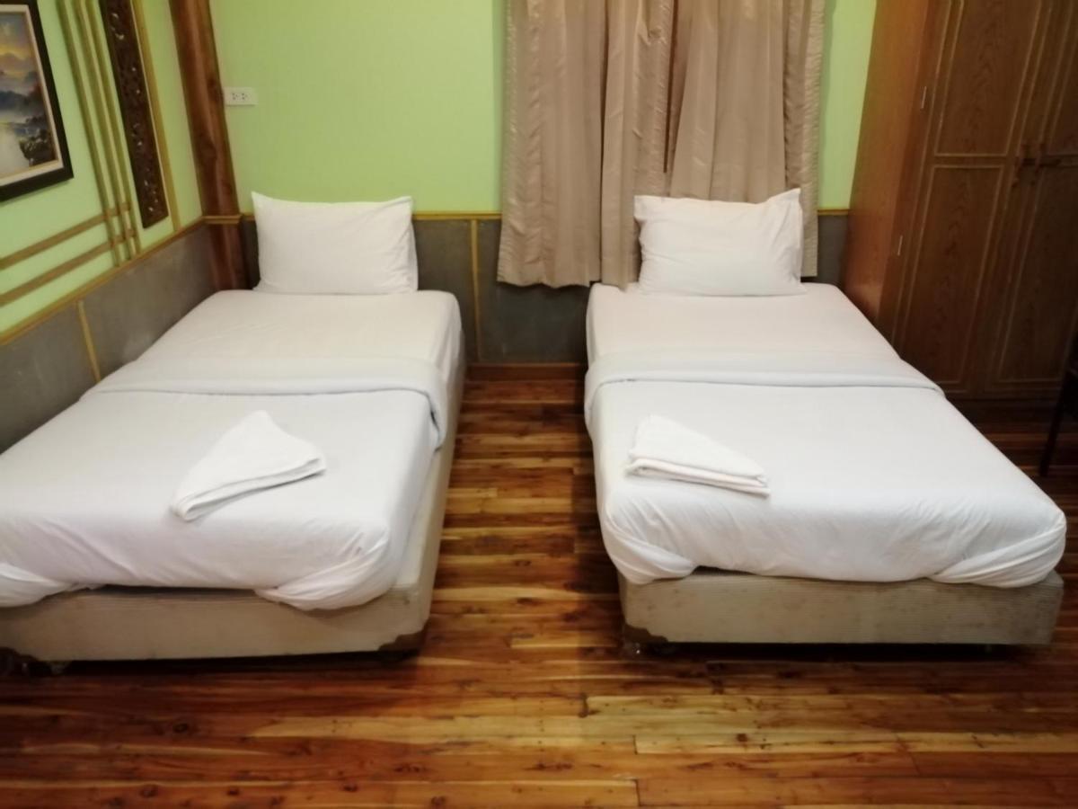 Nang Phraya Resort Phayuha Khirim Exteriör bild