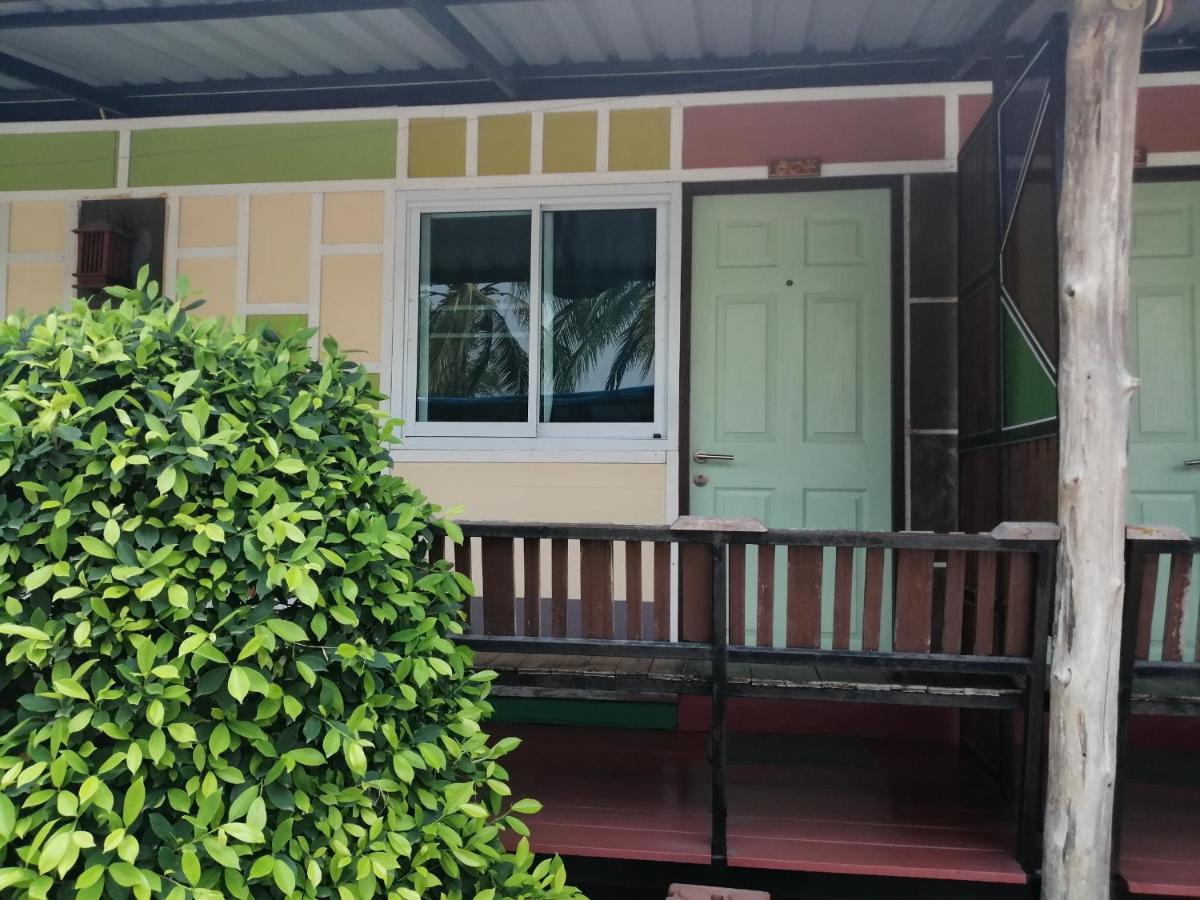 Nang Phraya Resort Phayuha Khirim Exteriör bild